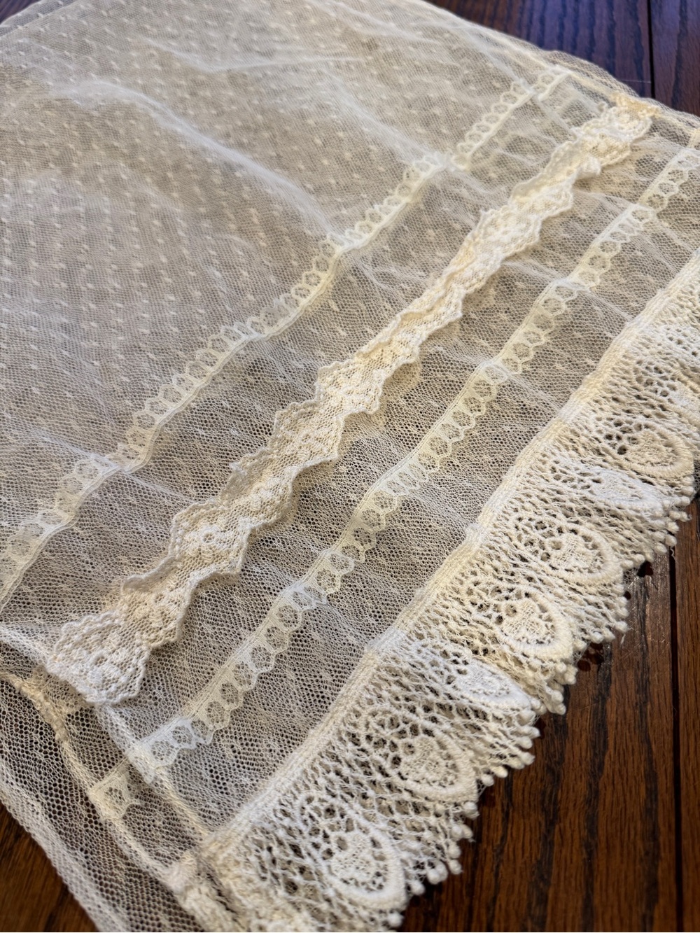 Delicate Vintage Ivory Lace Table Runner